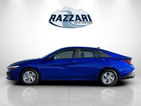 Used 2024 Hyundai Elantra SE FWD image 6