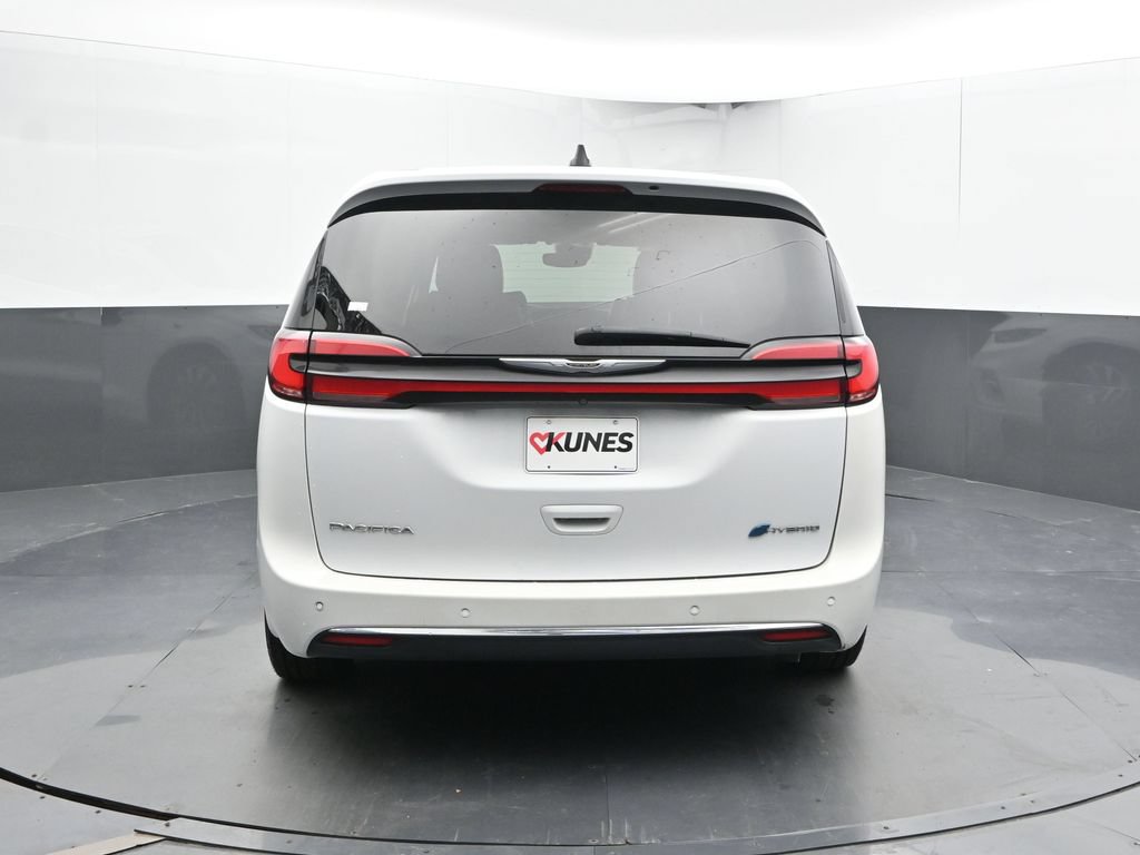Used 2023 Chrysler Pacifica Limited FWD image 11