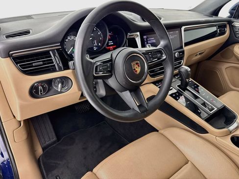 Certified 2025 Porsche Macan AWD/4WD image 4