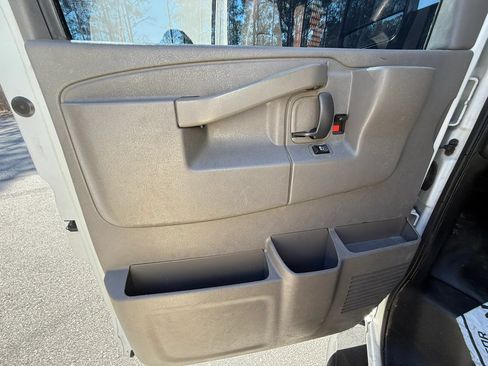 Used 2017 GMC Savana 2500 RWD image 12