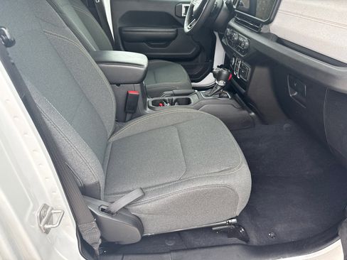 Used 2025 Jeep Gladiator Sport image 13