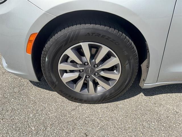 Used 2024 Chrysler Pacifica Limited FWD image 10
