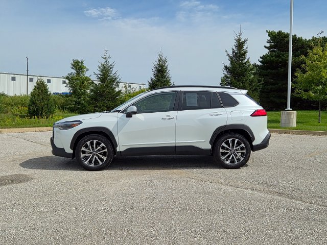Used 2023 Toyota Corolla Cross XLE w/ Convenience Package AWD/4WD image 9