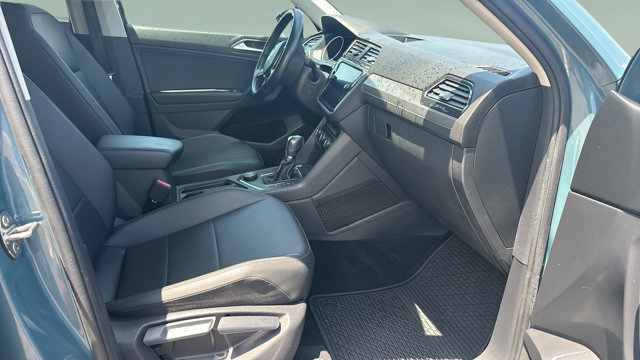 Used 2019 Volkswagen Tiguan SE w/ Panoramic Sunroof Package AWD/4WD image 14