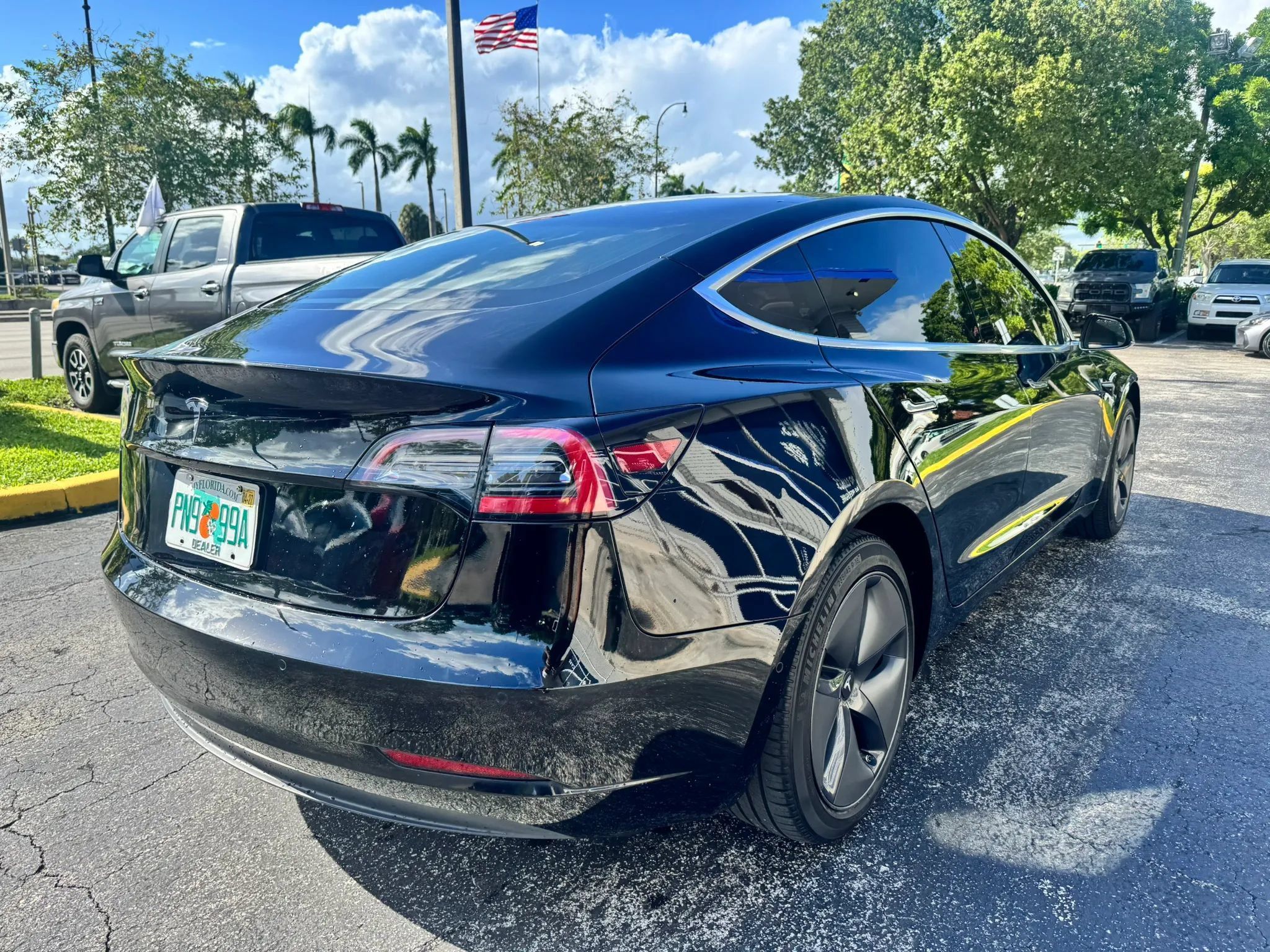 Used 2020 Tesla Model 3 Standard Range RWD image 4
