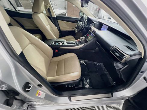Used 2017 Lexus IS 200t RWD image 31