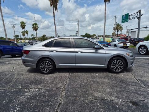 Used 2021 Volkswagen Jetta SE w/ SE Cold Weather Package FWD image 4