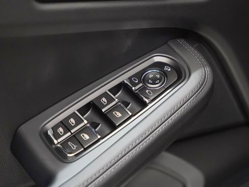 Used 2026 Porsche Macan AWD/4WD image 45