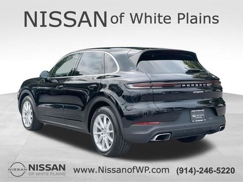 Used 2024 Porsche Cayenne AWD/4WD image 5