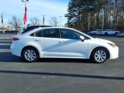 Used 2024 Toyota Corolla LE image 3