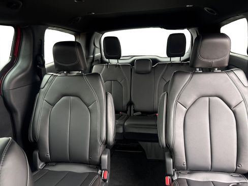 New 2026 Chrysler Pacifica Select image 17