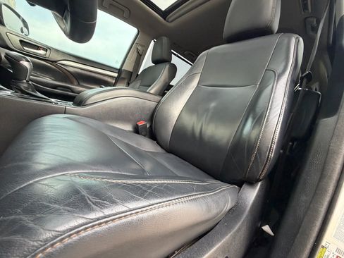 Used 2015 Toyota Highlander XLE FWD image 29