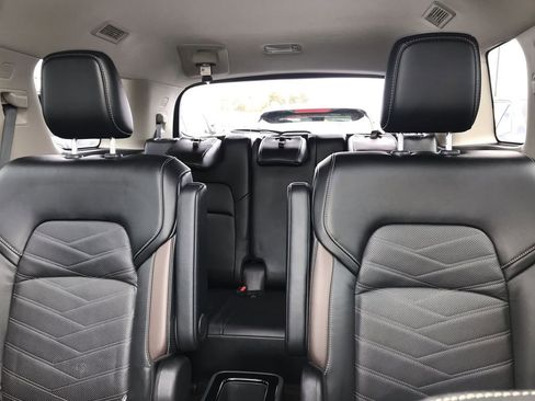 Used 2024 Nissan Pathfinder Platinum image 23