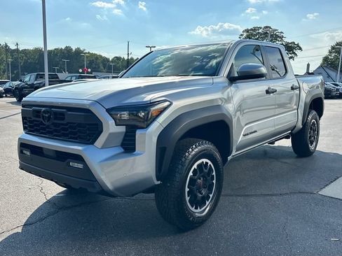 Used 2026 Toyota Tacoma TRD Off-Road w/ TRD Off Road Upgrade Package AWD/4WD image 8