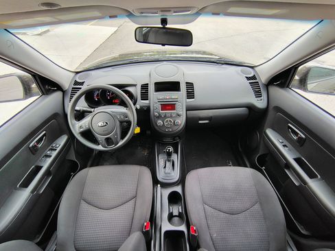 Used 2013 Kia Soul FWD image 2