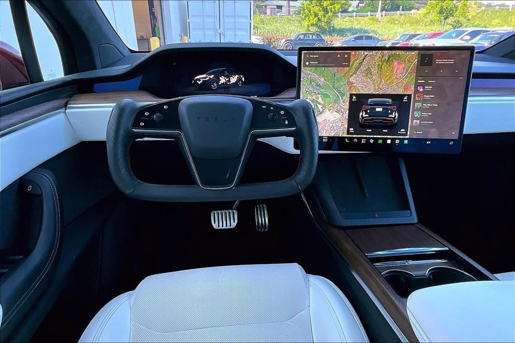 Used 2023 Tesla Model X AWD/4WD image 5
