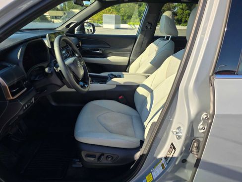 Certified 2025 Toyota Grand Highlander AWD Hybrid image 22