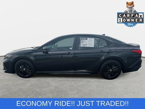 Used 2025 Toyota Camry SE FWD image 8