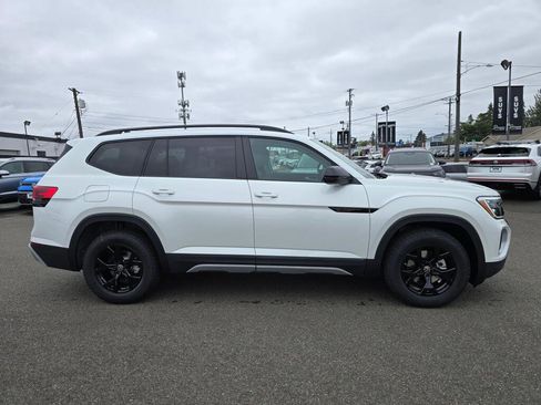 New 2026 Volkswagen Atlas Peak Edition AWD/4WD image 2