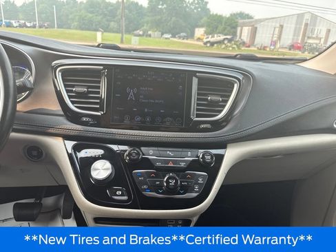 Used 2019 Chrysler Pacifica Limited FWD image 18