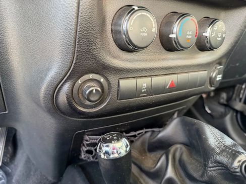 Used 2012 Jeep Wrangler Sport AWD/4WD image 14