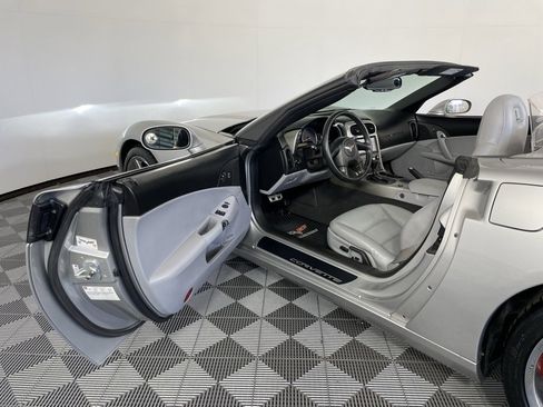 Used 2005 Chevrolet Corvette Convertible w/ Preferred Equipment Group image 24