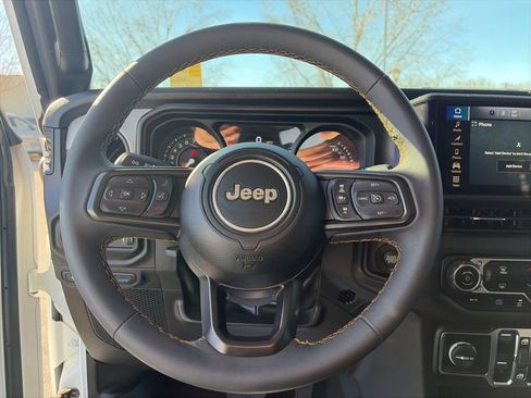Used 2024 Jeep Wrangler Unlimited image 14