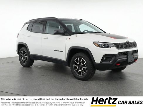 Used 2025 Jeep Compass Trailhawk image 1
