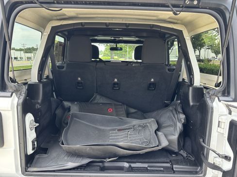 Used 2019 Jeep Wrangler Unlimited Sahara AWD/4WD image 34