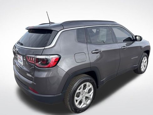 Used 2024 Jeep Compass Latitude AWD/4WD image 6