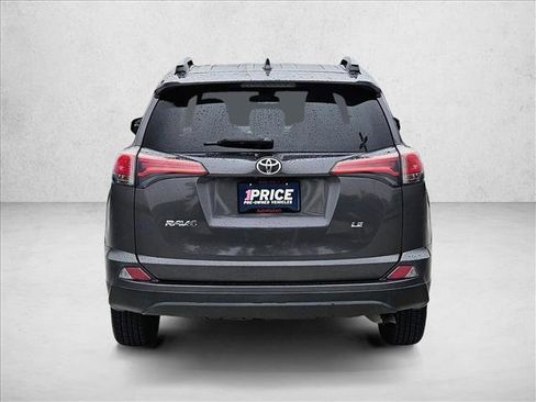 Used 2018 Toyota RAV4 LE FWD image 4
