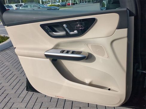 Used 2024 Mercedes-Benz GLC 300 4MATIC image 31