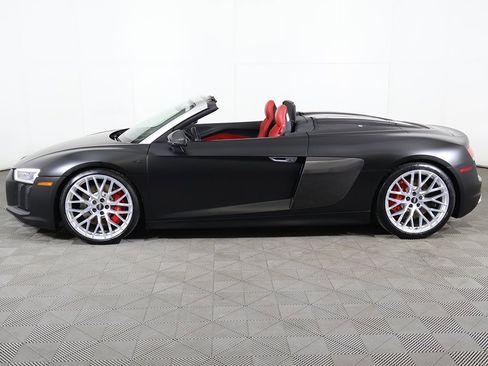 Used 2018 Audi R8 V10 w/ Carbon Exterior Package image 14