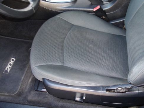 Used 2011 Chrysler 200 Touring image 18