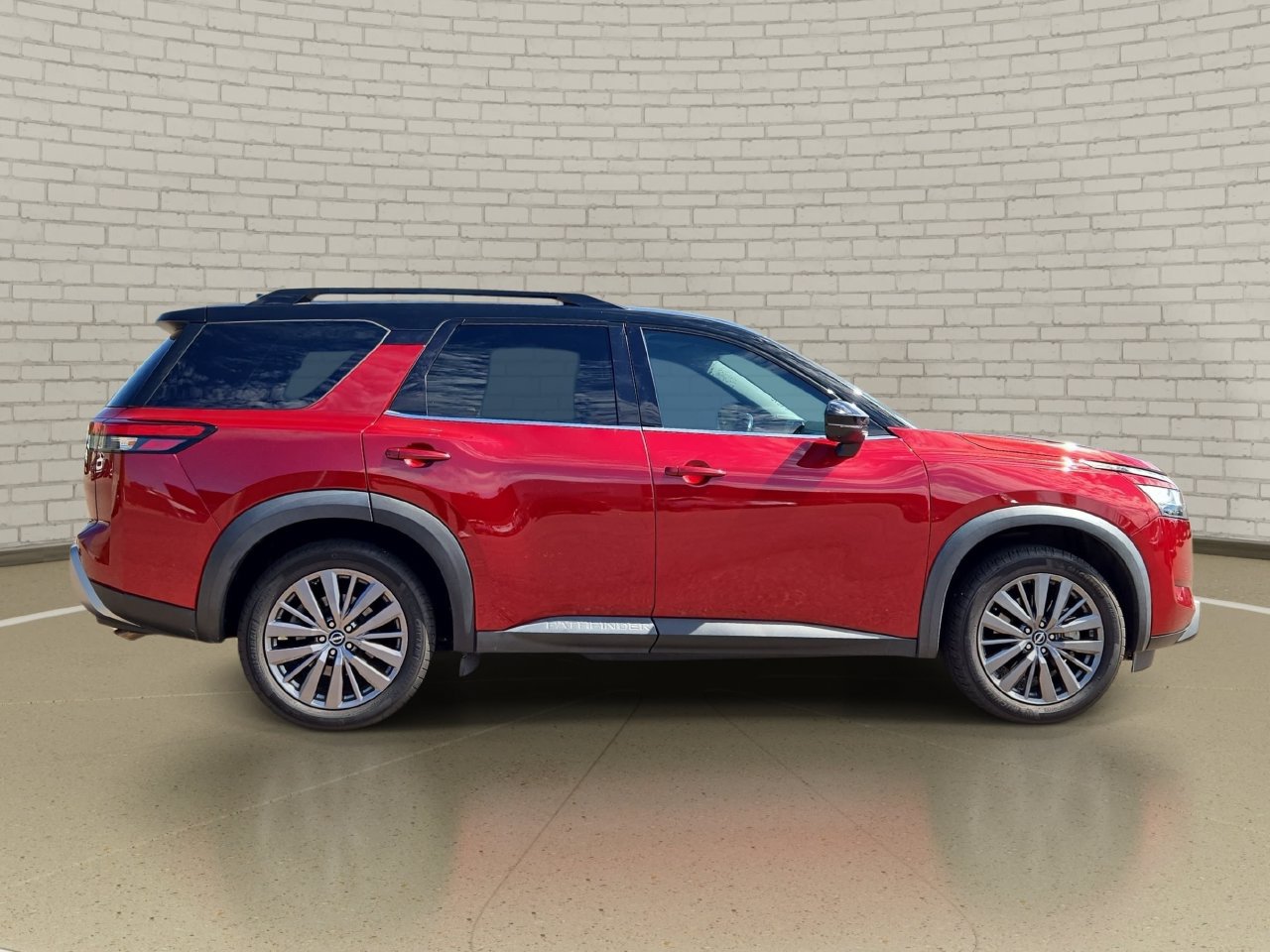 Used 2022 Nissan Pathfinder SL w/ SL Premium Package FWD image 4
