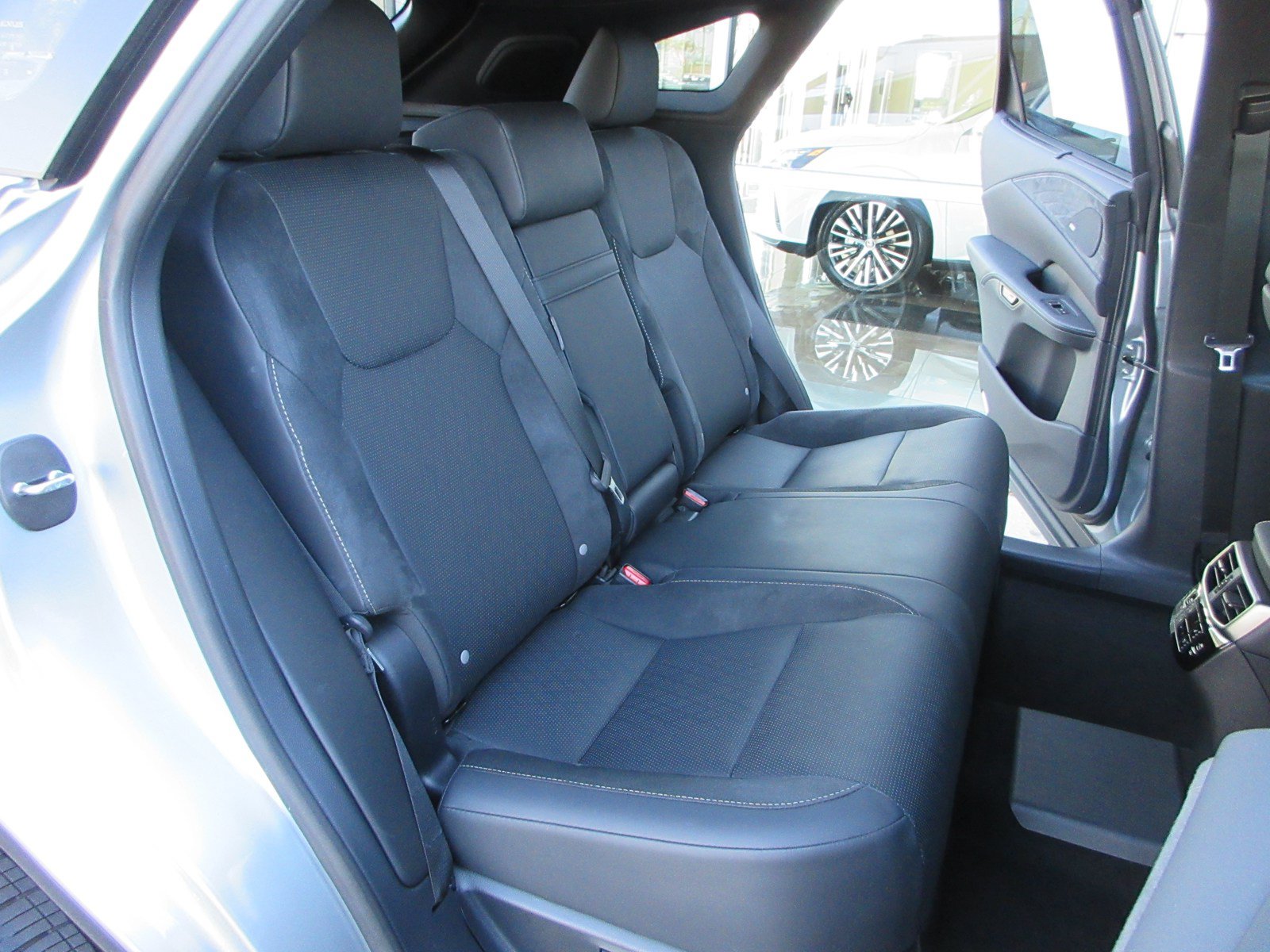 Used 2026 Lexus RX 450h AWD w/ Convenience Package image 20
