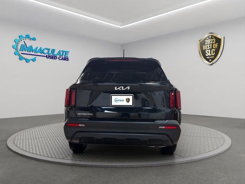 Used 2023 Kia Sorento LX image 4