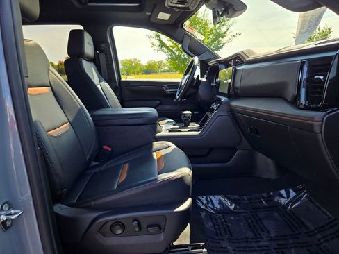 Used 2024 GMC Sierra 1500 AT4 w/ Technology Package image 6