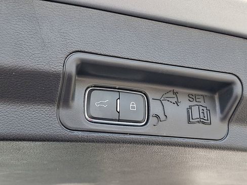 Used 2025 Ford Explorer Active image 28