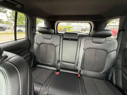 New 2025 Jeep Grand Cherokee Altitude image 24