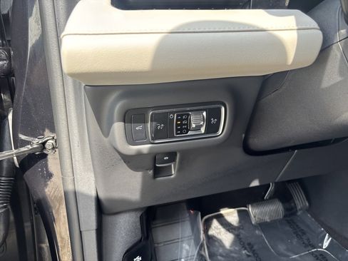 Used 2024 Lincoln Nautilus Premier image 15