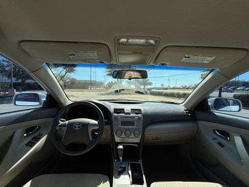 Used 2010 Toyota Camry LE image 20