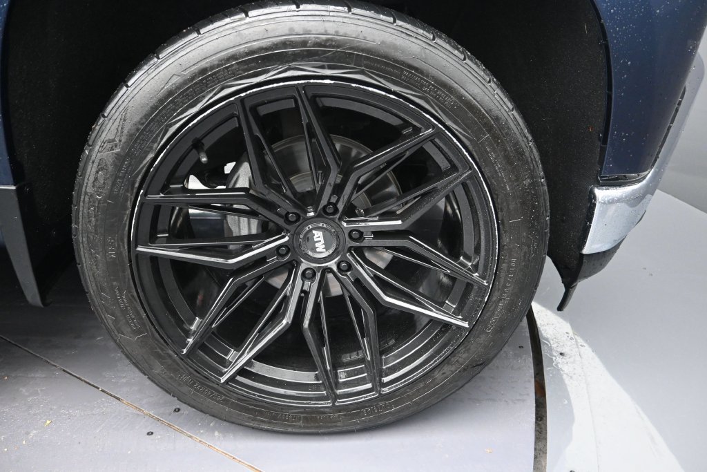 Used 2022 Chevrolet Silverado 1500 LT RWD image 9