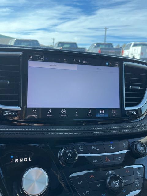 Used 2024 Chrysler Pacifica Limited FWD image 50