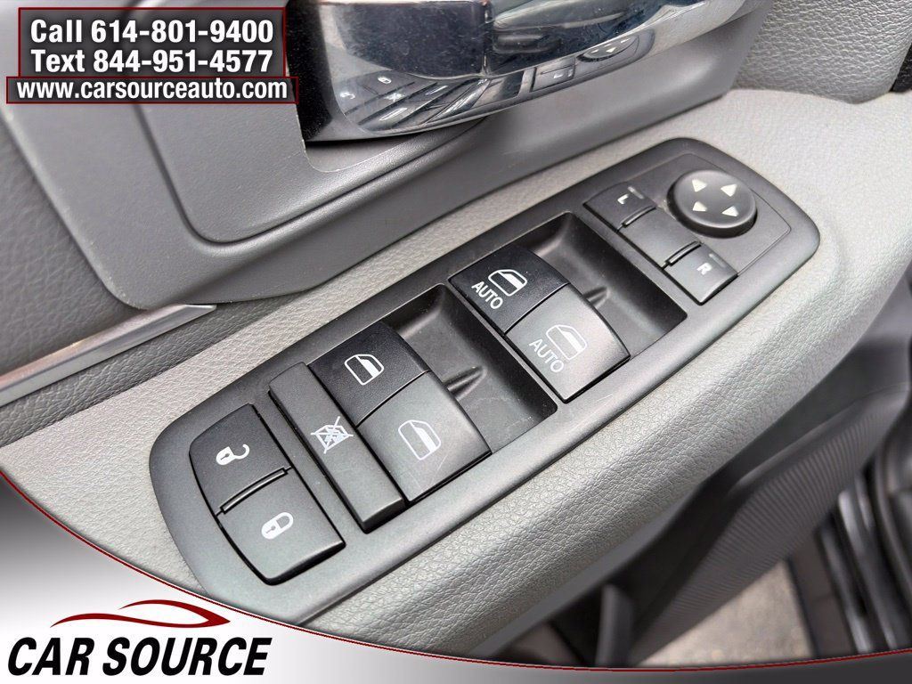 Used 2017 RAM 1500 Classic SLT AWD/4WD image 15