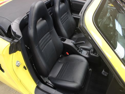 Used 2004 Toyota MR2 image 40