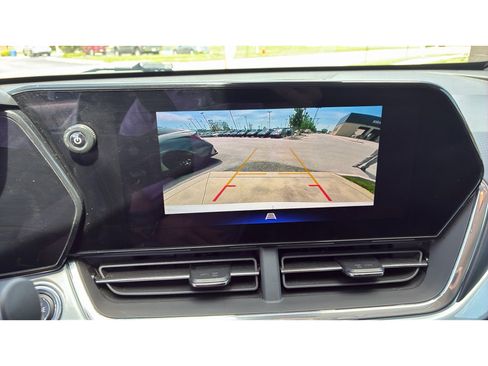 Used 2025 Chevrolet Trax LT w/ LT Convenience Package FWD image 25