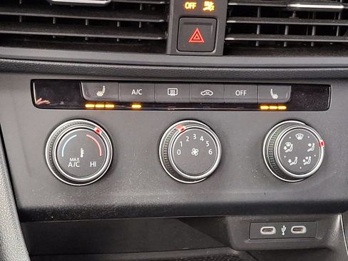 Used 2024 Volkswagen Jetta Sport image 16