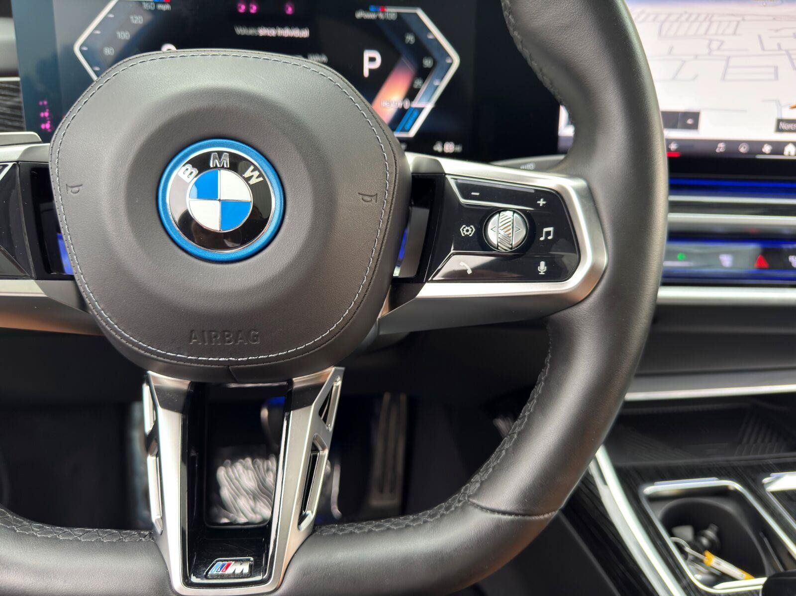 Used 2024 BMW i7 xDrive60 AWD/4WD image 25