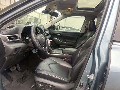 Used 2021 Toyota Highlander XLE image 5